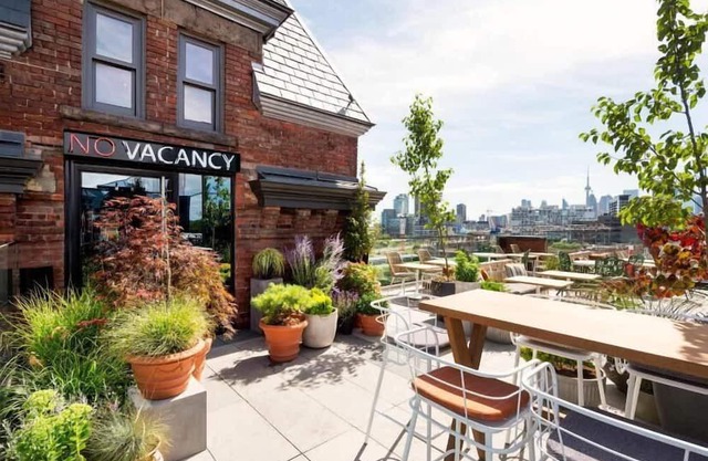 Visit the Iconic CN Tower! 4 Great Units in East End Gem! Rooftop Bar