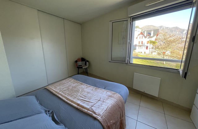 Vue Insolite sur les Montagnes, Appartement Avec Balcon & Parking Centre-ville