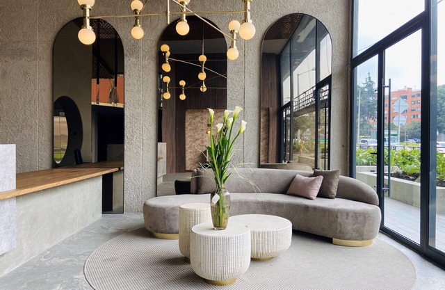 w Artistic Loft in Unique Building
