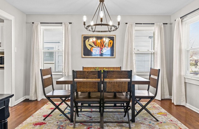 Waldo Craftsman - Walkable to shops & dining + fenced yard/parking!