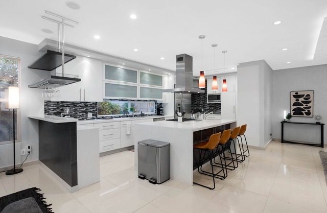 Walefield by AvantStay | Mid-Wilshire Home + Pool