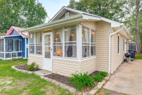 Walk Anywhere on The Point! Cozy Escape with Grill!