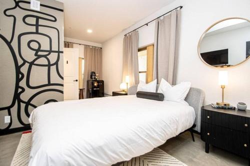 Walk to Bathhouses, Historic DTWN Hot Springs, Room # 300