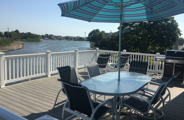 Walk to Beach! Lakeside FAMILY Vacation Home