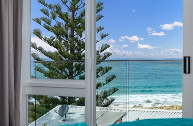 Walk to Beach, Ocean Views & WiFi | Magnificent Malua Views