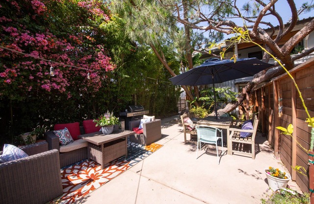 Walk to Downtown Culver City: Garden Oasis & Patio