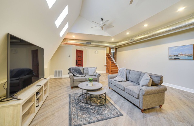 Walk to Dtwn & Waterfront: Roomy Troy Apt