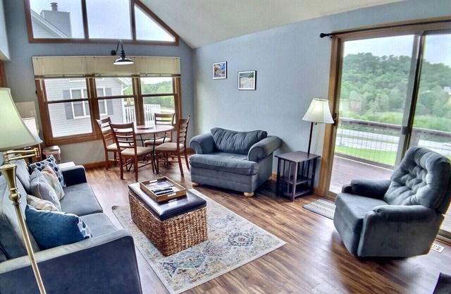 Walk to Lake Access, Marina! Full Kitchen & Patio