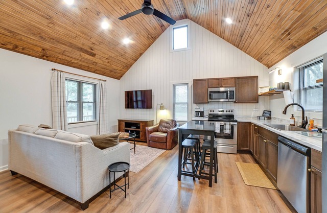 Walk to Marina: Springville Cabin w/Fire Pit!