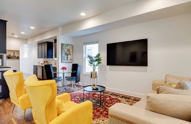 Walk to Parks: Dog-Friendly Gem in Indianapolis!