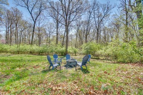Walk to Shenandoah River Homey Luray Cabin