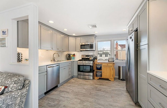 Walk to the Beach in 2 Minutes, 2 Kitchens & Living Areas, 5 Bedrooms!