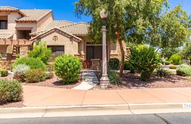 Walk to the Wigwam from this charming single-level condo!