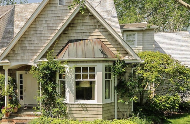 Walk to Town Line Beach, off of Hedges, Cul De Sac Street Beachy, Cozy House