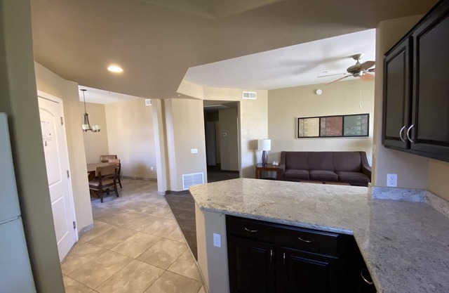 Walk to Waste Management Open. Hilton 1 Bedroom Suite. N. Scottsdale