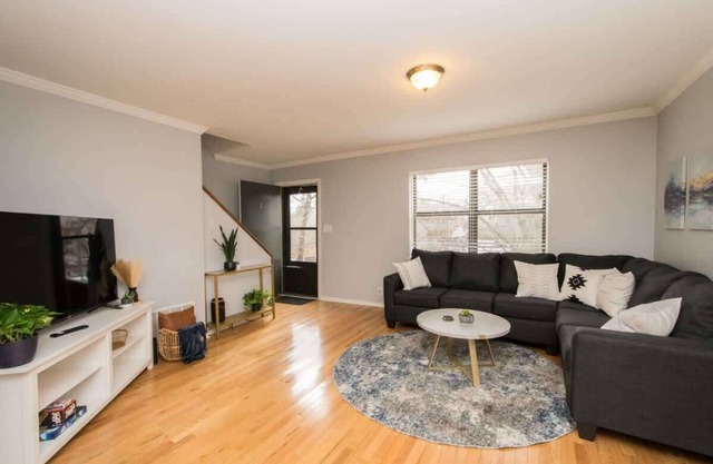 Walkable 2BR Condo Near Greenway + Mission