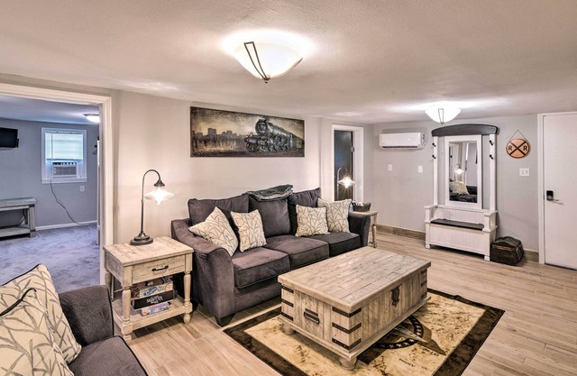 Walkable Galveston Apartment w/Hot Tub Access