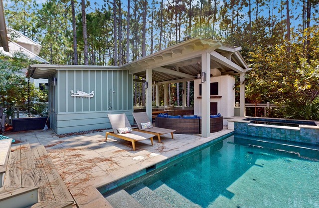 Wanderlust in Watercolor with private pool & hot tub - walk to beach