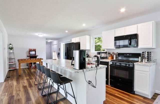 Warm 4 Bedroom House with large outdoor space