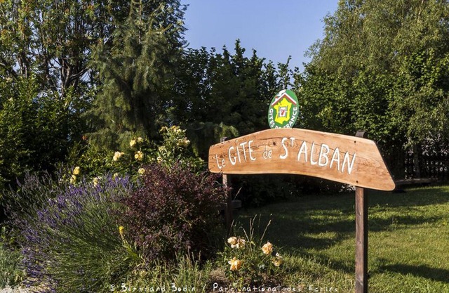 Warm, comfortable and quiet gîte, in the heart of nature, between lake and mountains