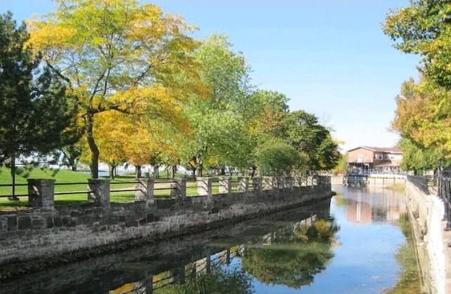 Warm & Cozy Apartment, Water View with Parking