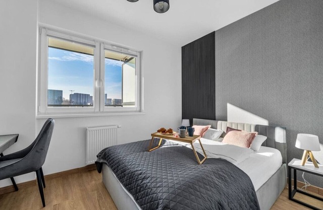 Warsaw Praga - Modern Apt, Parking, near River - by Rentujemy