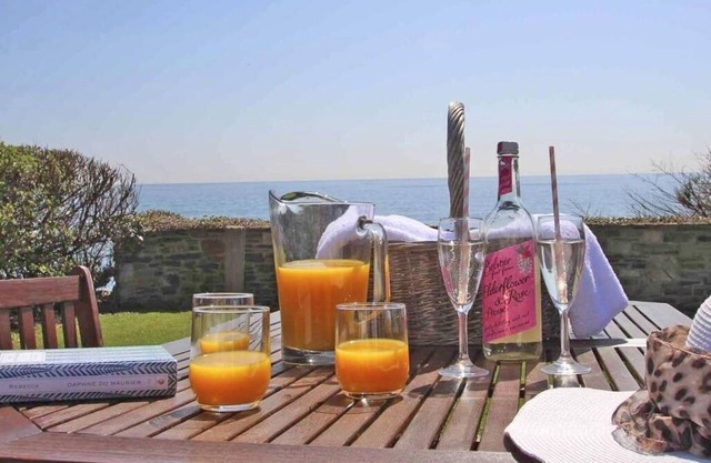 WATCHTOWER, family friendly, character holiday cottage in Downderry