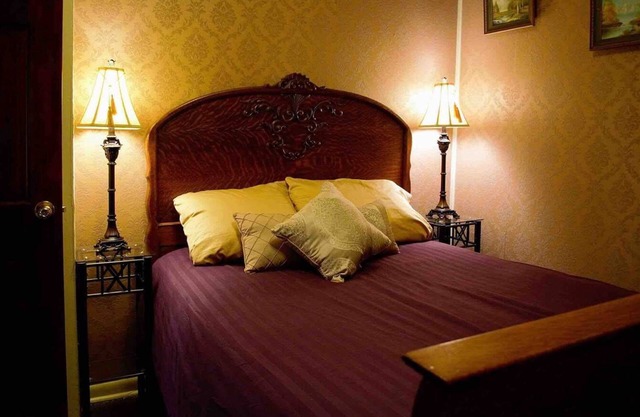 Water Lilies Room at Carousel Bed and Breakfast