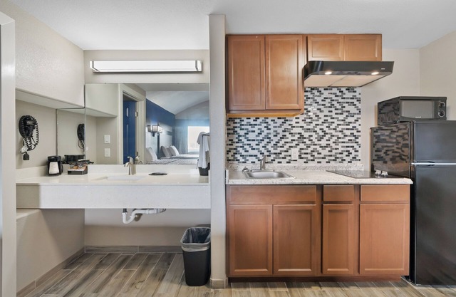 Water view Beach House Kitchen Walk to Beach