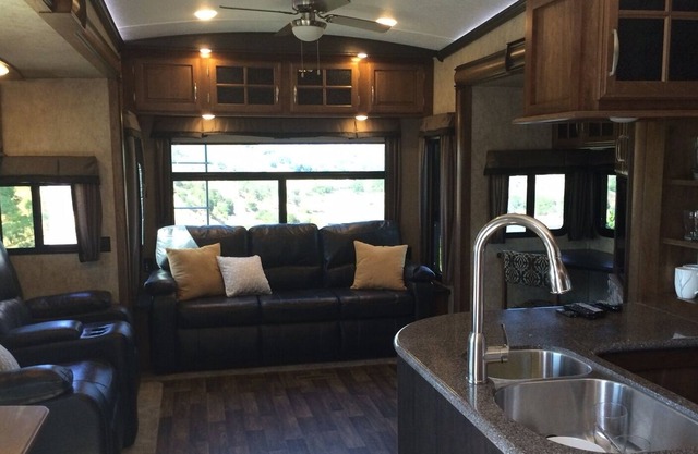 Water View Mountain Getaway - Secluded & Peaceful - Only 15 mins to town