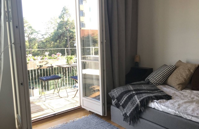 Waterfront with lovely sunny balcony 2-bedroom & big kitchen