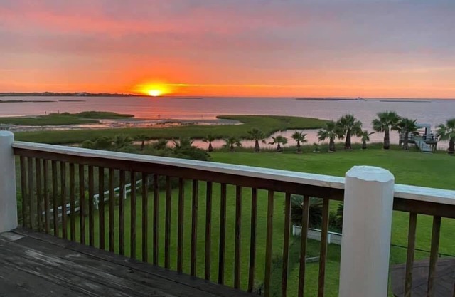 Waterfront Bay Home features Fishing Pier & Amazing Views of the Gulf