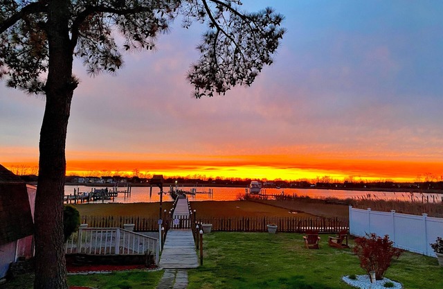 Waterfront Bay Home with Screened Porch, Gorgeous Sunsets