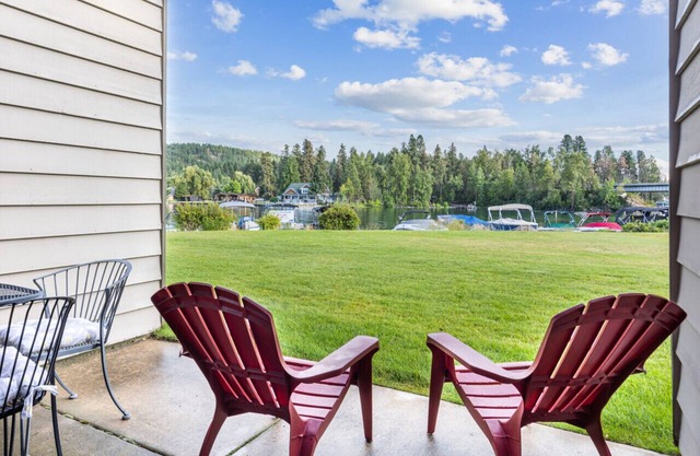 Waterfront Condo 5-Minute Walk to DT Bigfork