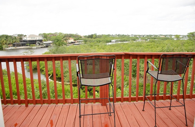 Waterfront condo, kayak launch, 1 block from bike trail, walk to Local dining.