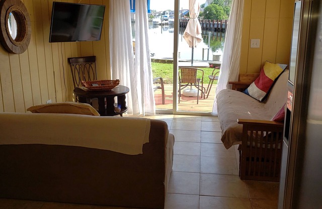 Waterfront Cottage cute and cozy