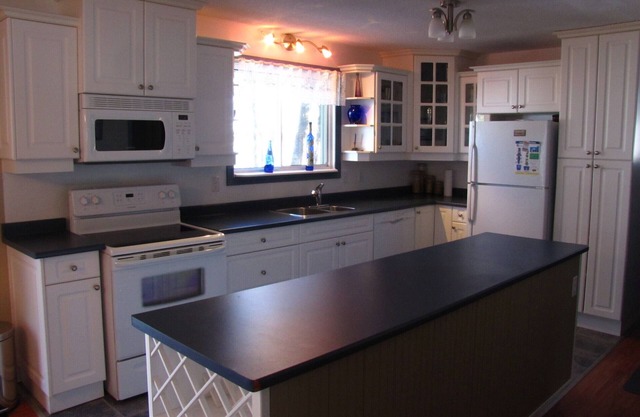 Waterfront Cottage in Prince Edward County - Close to Wellington and Wineries