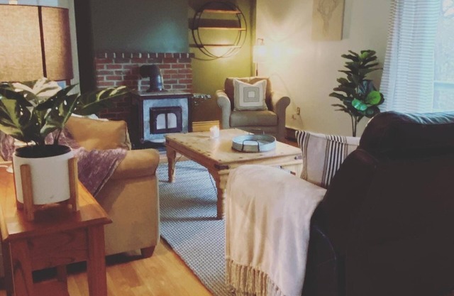 Waterfront Cottage on the Saco River and 10 minutes to skiing!