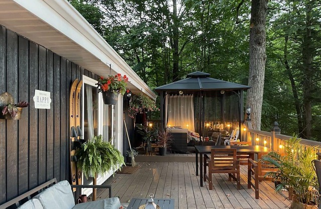 Waterfront Cottage with 11/10 Views on 3 Mile Lake