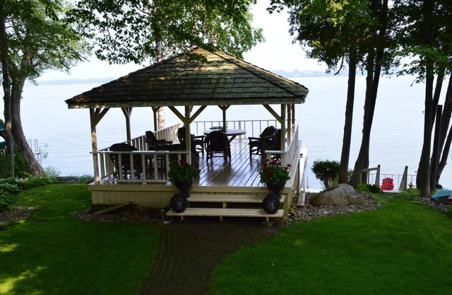 Waterfront Executive Retreat with a Hot Tub
