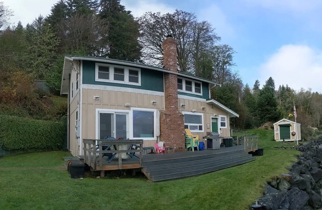 Waterfront Family Friendly Beach House