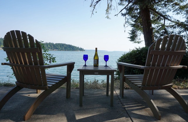 Waterfront Family Retreat near Gig Harbor