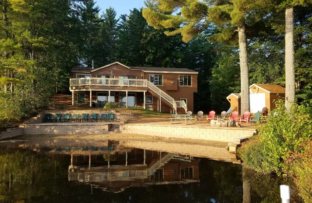 Waterfront, Family and Pet Friendly, Sleeps 15, Pool Table