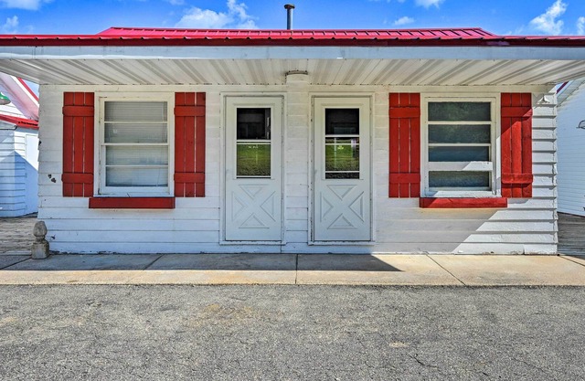 Waterfront Friendship Escape w/ Deck & Grill!