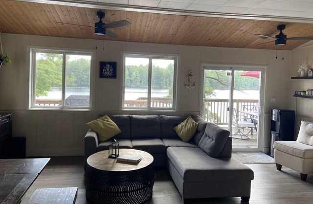 Waterfront Fully Renovated 4 Season Cottage