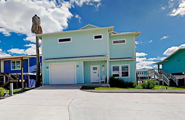 Waterfront Haven | City-By-The Sea | Dog-Friendly | Private Pool & Dock