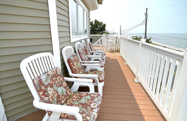 Waterfront Haven for Friends and Family Gatherings