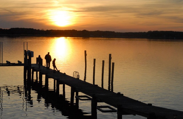 Waterfront Home On 3 Acres. Fish,crab, & kayak from the pier + great sunsets!