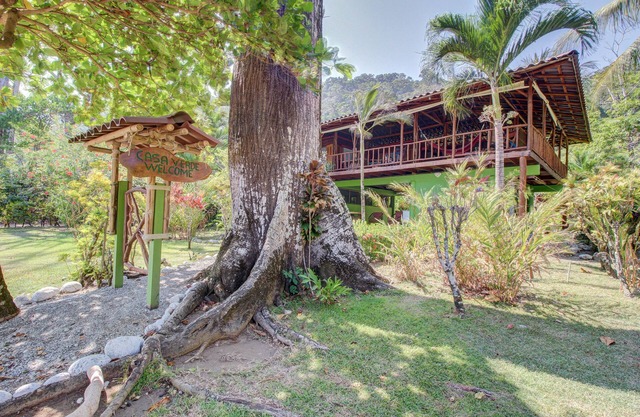 Waterfront home w/a full kitchen & private pool - walk to beach