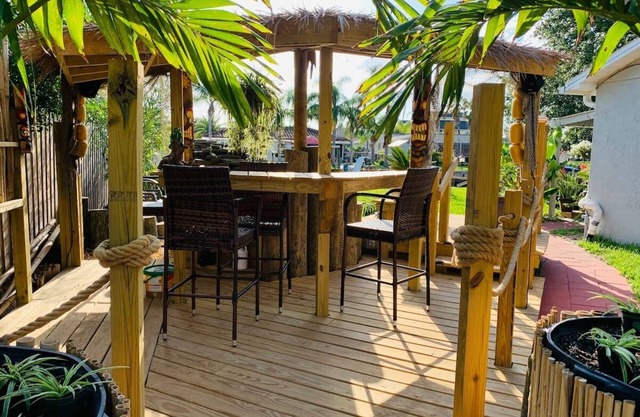Waterfront home w/dock-Jon boat, Kayaks & fishing poles included!